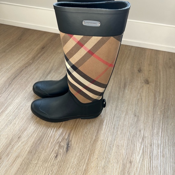 Burberry Clemence Rain Boots - Picture 3 of 11